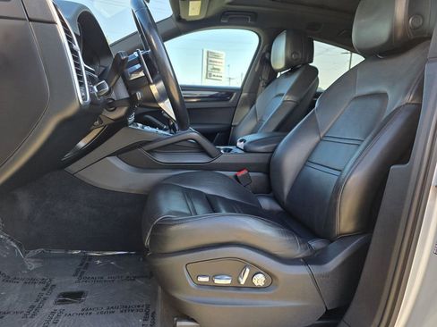 Used 2021 Porsche Cayenne Coupe image 27