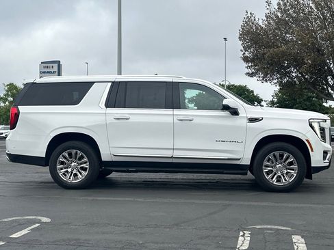 Used 2025 GMC Yukon XL Denali AWD/4WD image 3