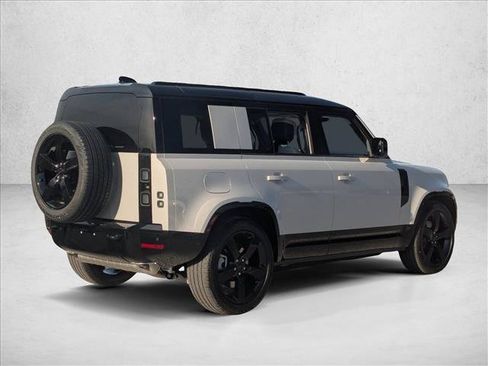 Used 2026 Land Rover Defender 110 X-Dynamic SE AWD/4WD image 2