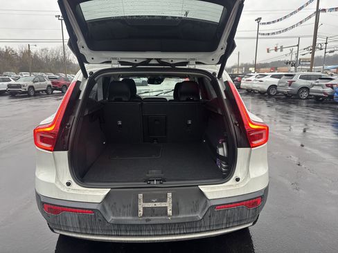 Used 2020 Volvo XC40 T5 Momentum image 5