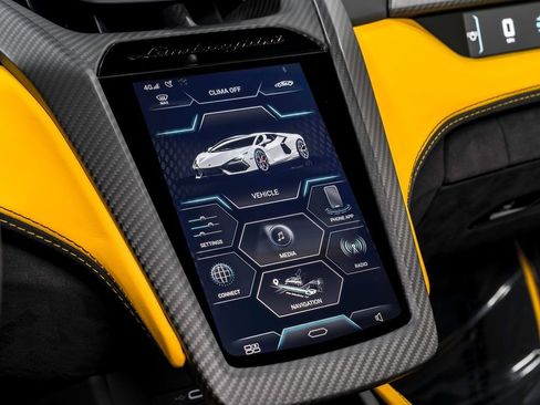 Used 2024 Lamborghini Revuelto image 24