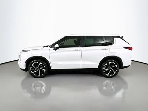Used 2023 Mitsubishi Outlander SE image 8