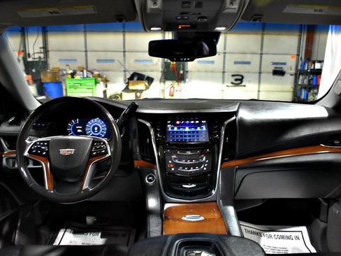Used 2016 Cadillac Escalade ESV Luxury image 39