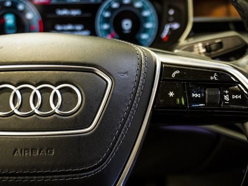 Used 2022 Audi A8 L 3.0T w/ Luxury Package image 31