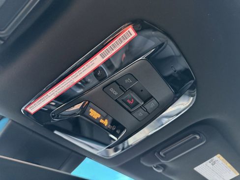 Used 2022 Toyota Venza XLE image 29