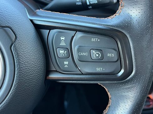 Certified 2025 Jeep Gladiator Mojave w/ Convenience Group image 24