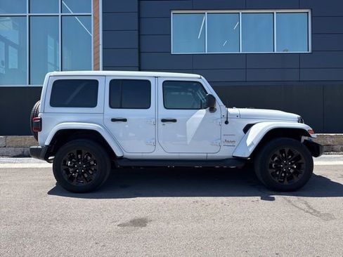Used 2022 Jeep Wrangler Unlimited Sahara w/ Cold Weather Group AWD/4WD image 2