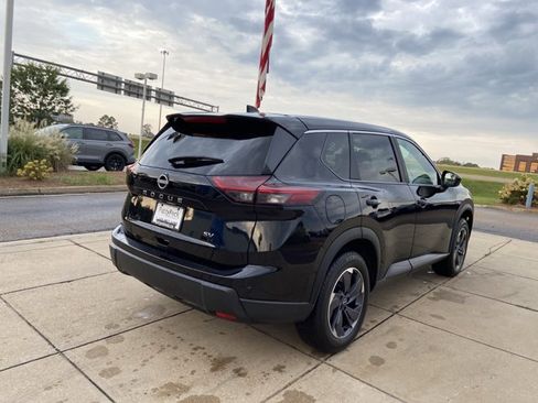 Used 2024 Nissan Rogue SV image 10