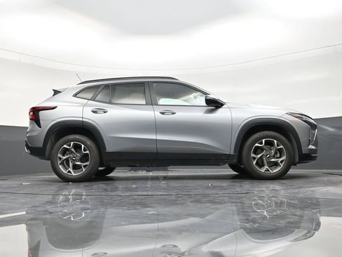 Used 2024 Chevrolet Trax LT w/ Driver Confidence Package image 25