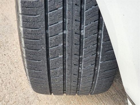 Used 2019 Land Rover Range Rover Velar R-Dynamic SE image 10