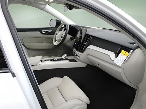 New 2026 Volvo XC60 T8 Ultra w/ Protection Package Premier image 14