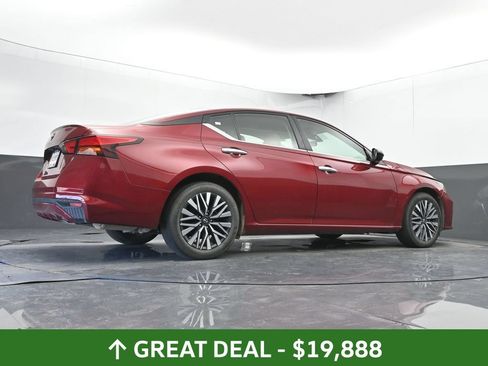 Used 2025 Nissan Altima 2.5 SV FWD image 46