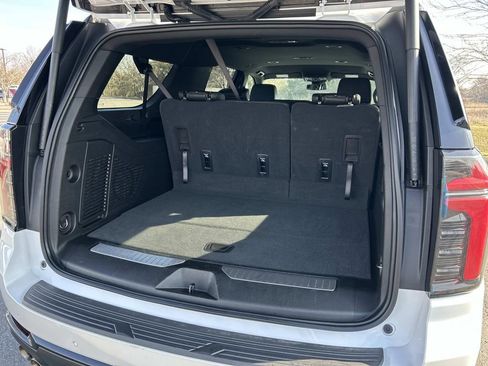 Used 2025 Chevrolet Suburban Z71 image 13