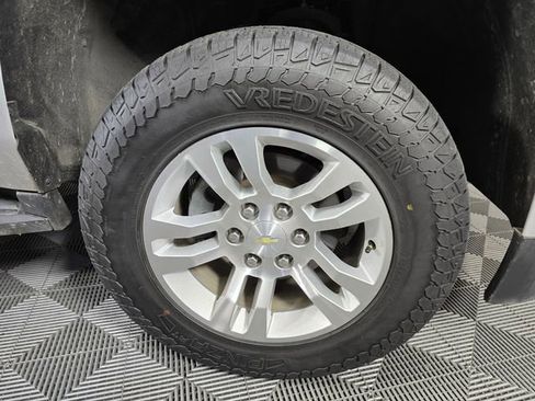 Used 2018 Chevrolet Suburban LT AWD/4WD image 9