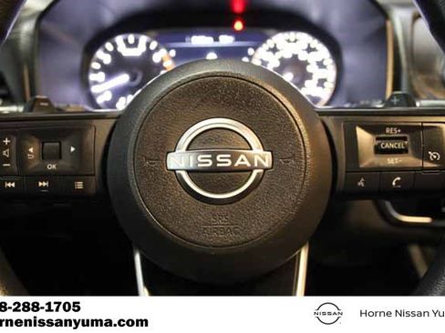 Used 2023 Nissan Rogue S image 9