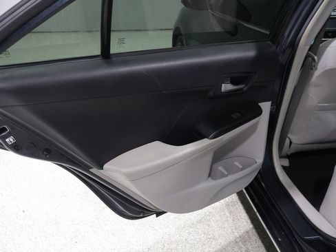 Used 2014 Toyota Camry LE FWD image 18