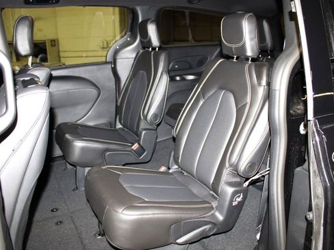 New 2026 Chrysler Pacifica Select image 22