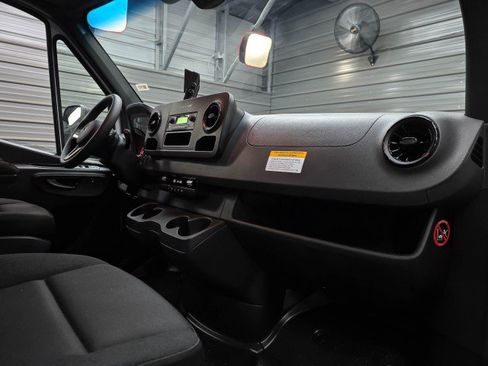 Used 2024 Mercedes-Benz Sprinter 4500 image 13