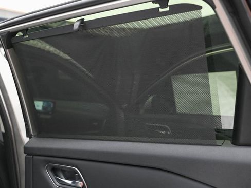 Used 2025 Nissan Rogue Platinum w/ Tech Package image 19