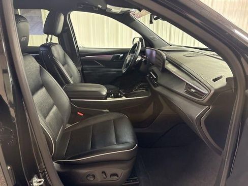 Used 2025 Buick Enclave Sport Touring image 23