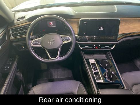 Used 2025 Volkswagen Atlas SE AWD/4WD image 5