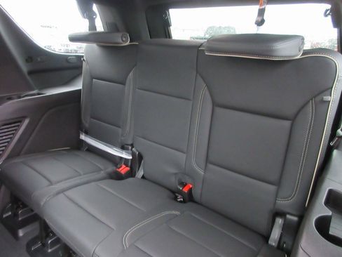 New 2026 GMC Yukon Elevation image 14