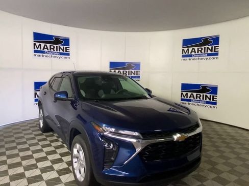 Used 2024 Chevrolet Trax LS w/ LS Convenience Package FWD image 4