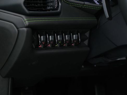 Used 2021 Lamborghini Huracan EVO RWD image 36