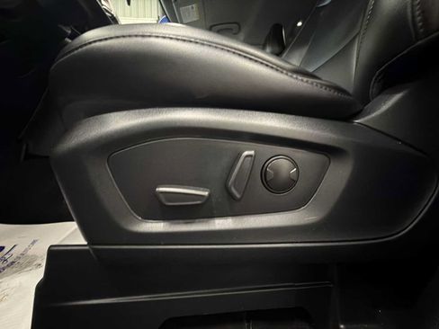 Used 2023 Ford Explorer XLT w/ Equipment Group 202A AWD/4WD image 14