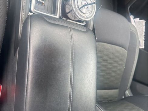 Used 2024 Nissan Pathfinder SV FWD image 7