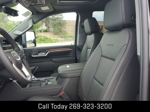 New 2025 GMC Sierra 2500 Denali w/ Denali Reserve Package image 21