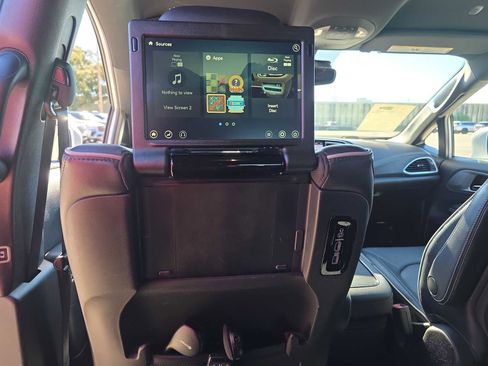 Used 2021 Chrysler Pacifica Limited w/ Uconnect Theater Family Group image 29