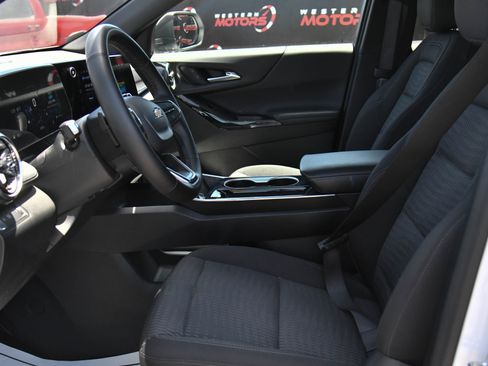 Used 2025 Chevrolet Equinox LT FWD image 16