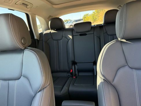 Used 2025 Audi Q5 e Prestige w/ Prestige Package image 21