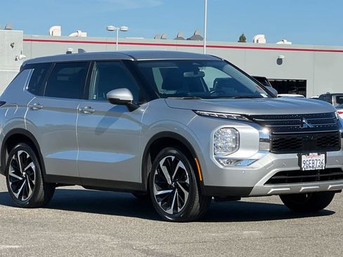 Used 2023 Mitsubishi Outlander SE image 5