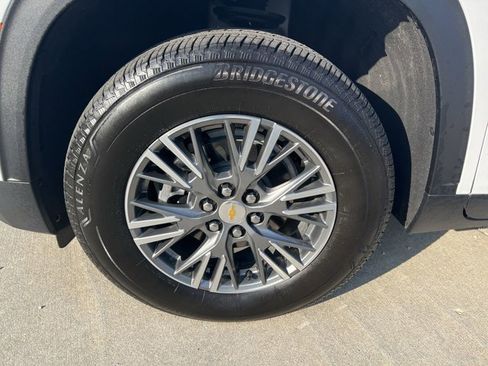 New 2025 Chevrolet Traverse LT w/ LPO, Floor Liner Package image 33