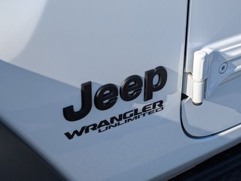Used 2022 Jeep Wrangler Unlimited Sport AWD/4WD image 10