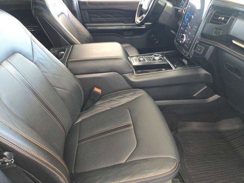 Used 2023 Ford Expedition Platinum image 14