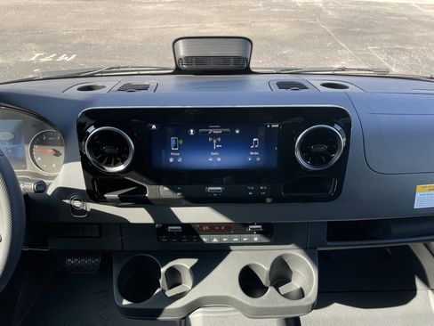 New 2025 Mercedes-Benz Sprinter 2500 image 12