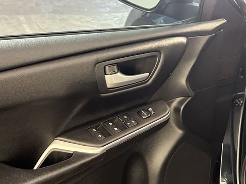 Used 2016 Toyota Camry SE FWD image 12