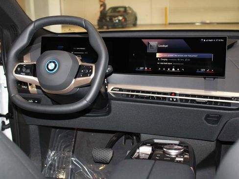 Used 2025 BMW iX xDrive50 image 18