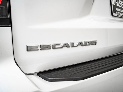 Used 2023 Cadillac Escalade Premium Luxury Platinum image 16