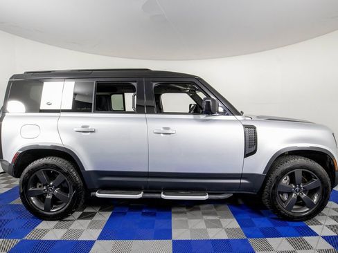 Used 2020 Land Rover Defender 110 SE image 4