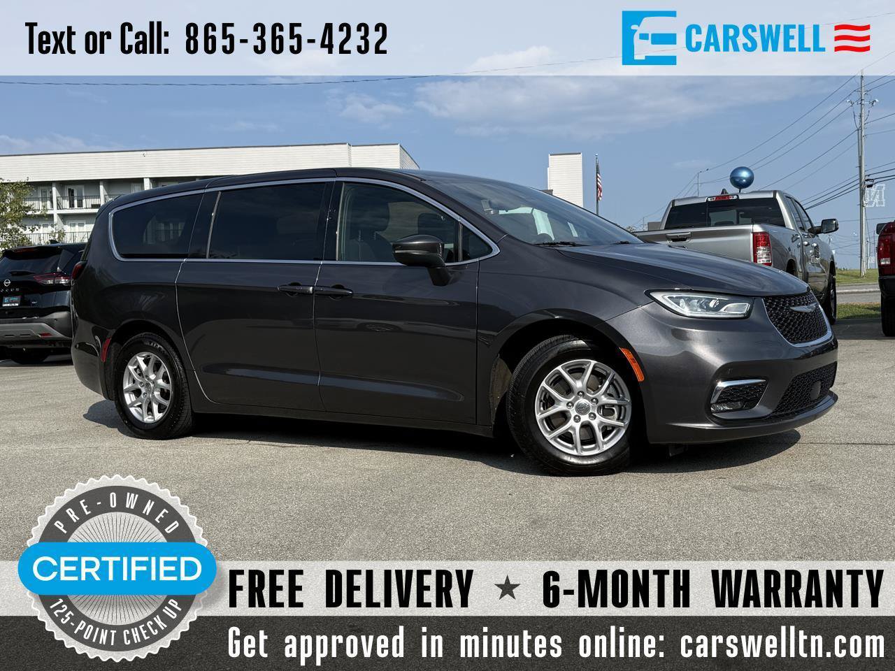 Used 2023 Chrysler Pacifica Touring FWD image 1