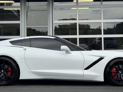 Used 2014 Chevrolet Corvette Stingray Coupe RWD image 2