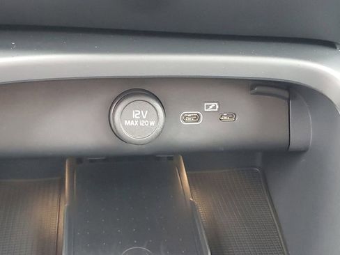 Certified 2026 Volvo XC40 B4 Plus w/ Protection Package Premier image 30