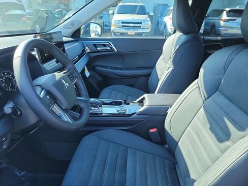 New 2026 Mitsubishi Outlander SE image 19