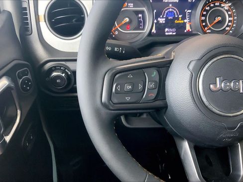 Used 2024 Jeep Wrangler Unlimited Sport AWD/4WD image 21