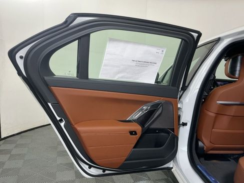 New 2026 BMW 750e xDrive image 23