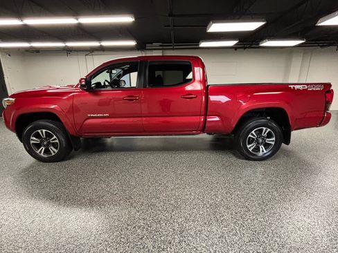Used 2019 Toyota Tacoma TRD Sport image 5